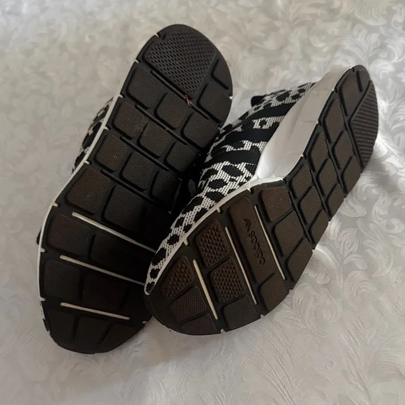 Adidas SWIFT RUN 1.0 Sneakers - Picture 6 of 6